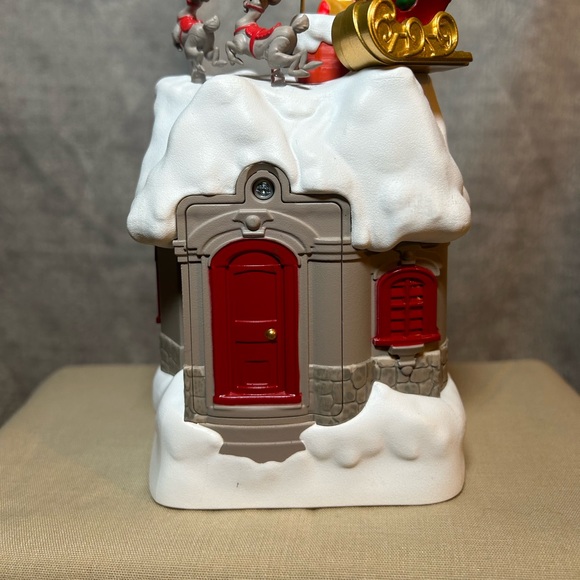 2015 Up on the Housetop Hallmark Keepsake Ornament - Picture 12 of 16